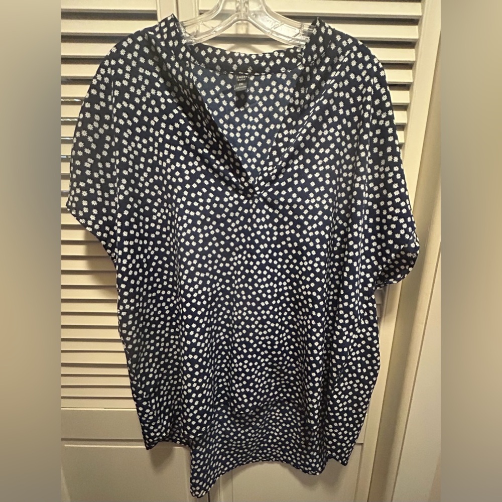 Emery Rose Navy with White Flowers Blouse